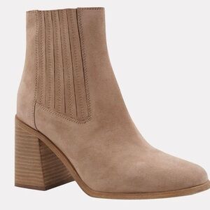 André Assous Chelsea Boot NWOT